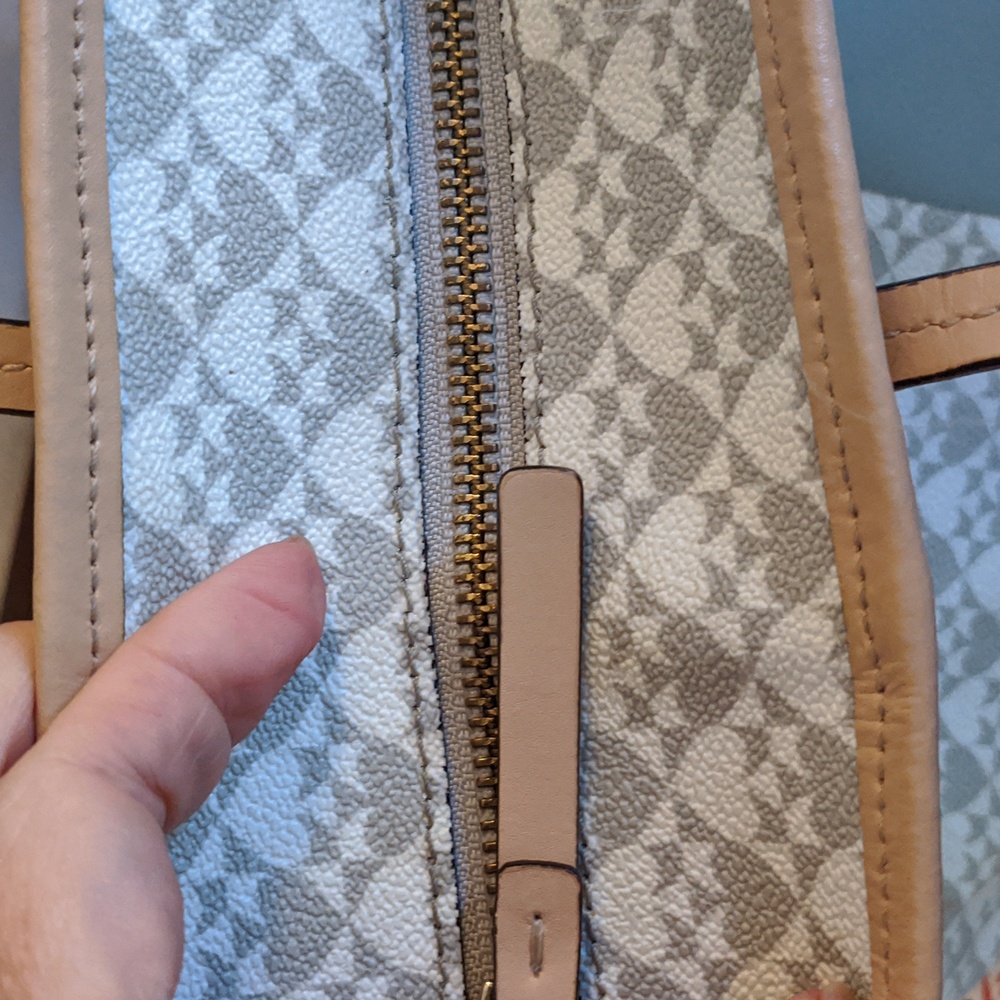 Kate Spade Beige and White Tote Bag - Picture 9 of 10
